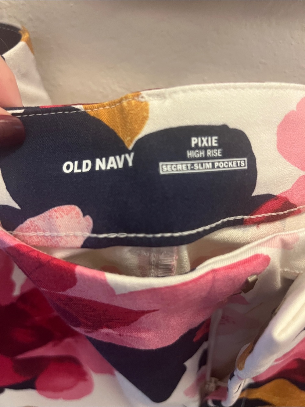 Old navy pixie floral Pants in off white Pink, navy & Gold - Picture 2 of 5